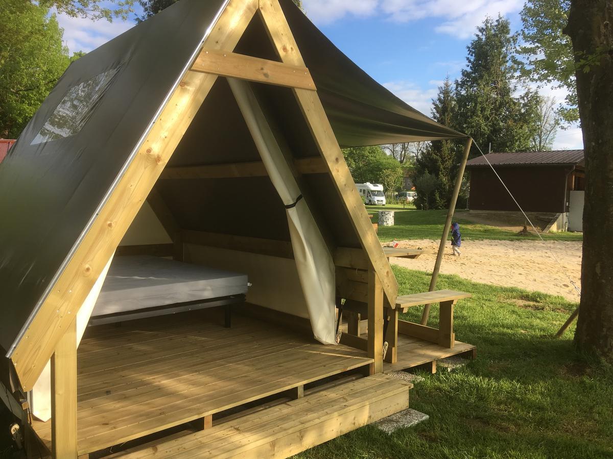 Camping Des Ribieres Конфолан Екстер'єр фото